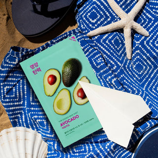 Eine Maske auf einem Baumwollsaum mit Avocado-Extrakt Pure Essence Holika Holika