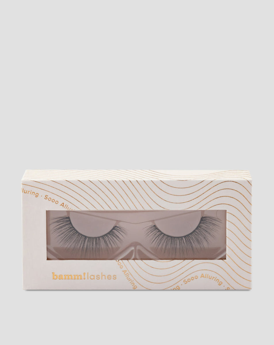 Künstliche 2d-Wimpern auf einem Streifen zur mehrfachen Verwendung Sooo  Alluring Bamm!Lashes