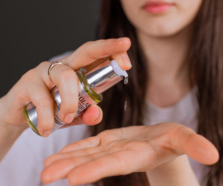 Glättendes Haarelixier mit Hyaluronsäure und veganer Auna-Seide - 2