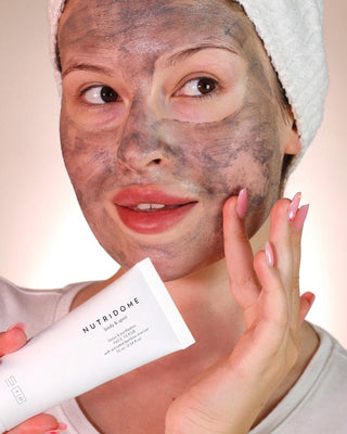 Entgiftendes Gesichtspeeling mit aktivierter Bambuskohle und weißer Nutridome-Tonerde - 2