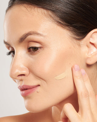 Feuchtigkeitsspendende BB-Gesichtscreme LSF 50 mit Hyaluronsäure und Vitamin C 01 Elfenbein Nutridome - 2