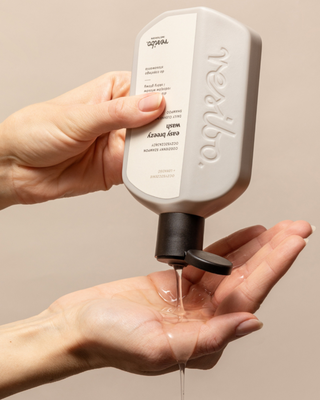 Easy Breezy Wash Resibo Daily Clarifying Shampoo mit Squalan - 2