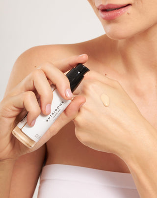 Leichte, gut deckende, mattierende Foundation 12h für olivfarbenen Teint 03 Nude Nutridome - 2