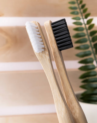 Bambuszahnbürste mit Polyester Smilebite, weiße Borsten geeignet für Veganer