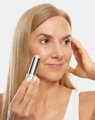 Stick Highlighter mit Rizinusöl und Sheabutter für reife Haut 50+ Aggie - 3