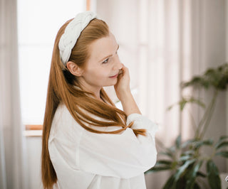 Ovium weißes Haarband mit Bio-Wattepads zur Pflege und Styling-Vervollständigung - 2