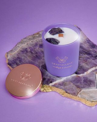 Sojakerze mit Amethyst und Lavendel im Glasbehälter, Crystallove - 4
