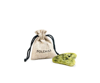 Gua Sha Jade Teller in einem Baumwollbeutel aus recycelter Polemika - 1