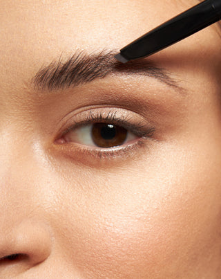 Ein Augenbrauenstift aus Graphit mit einem Pinsel und einer präzisen Spitze mit Nutridome Rizinusöl