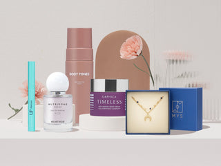 FEIERE DIE STRAHLENDE WEIBLICHKEIT