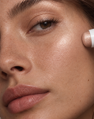 Highlighter für Gesicht und Körper im Stift, strahlender Glanz und glättender Effekt Champagne Nutridome