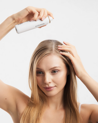 Trockenshampoo für alle Haartypen, das die Frische wiederherstellt und Volumen verleiht Nutridome - 2