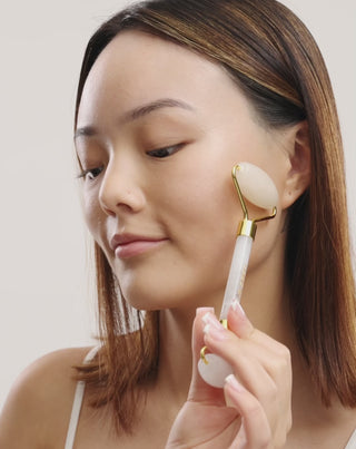 Uddo Gesichtsmassageroller mit weißer Jade, die Lidschatten und Schwellungen reduziert - 4