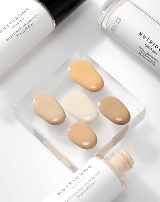 Leuchtende, feuchtigkeitsspendende Foundation mit Hyaluronsäure für eine leichte Nutridome-Haut - 2