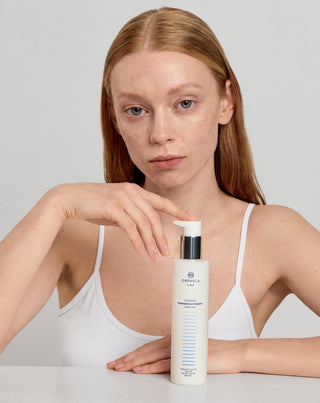 Mizellenwasser zur Reinigung und zum Abschminken mit Harnstoff, Hyaluronsäure und Glykolsäure Cleansing Orphica Clinic 200 ml